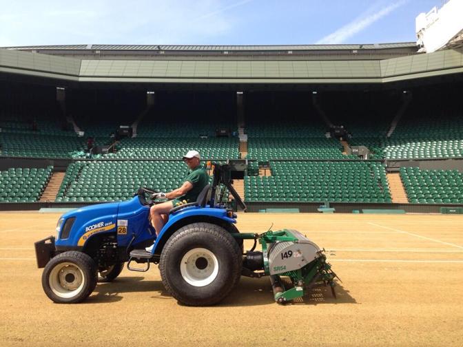 Non  un fotomontaggio: ogni anno a Wimbledon, luglio e agosto sono i mesi dedicati alla rigenerazione del manto erboso, il pi famoso 